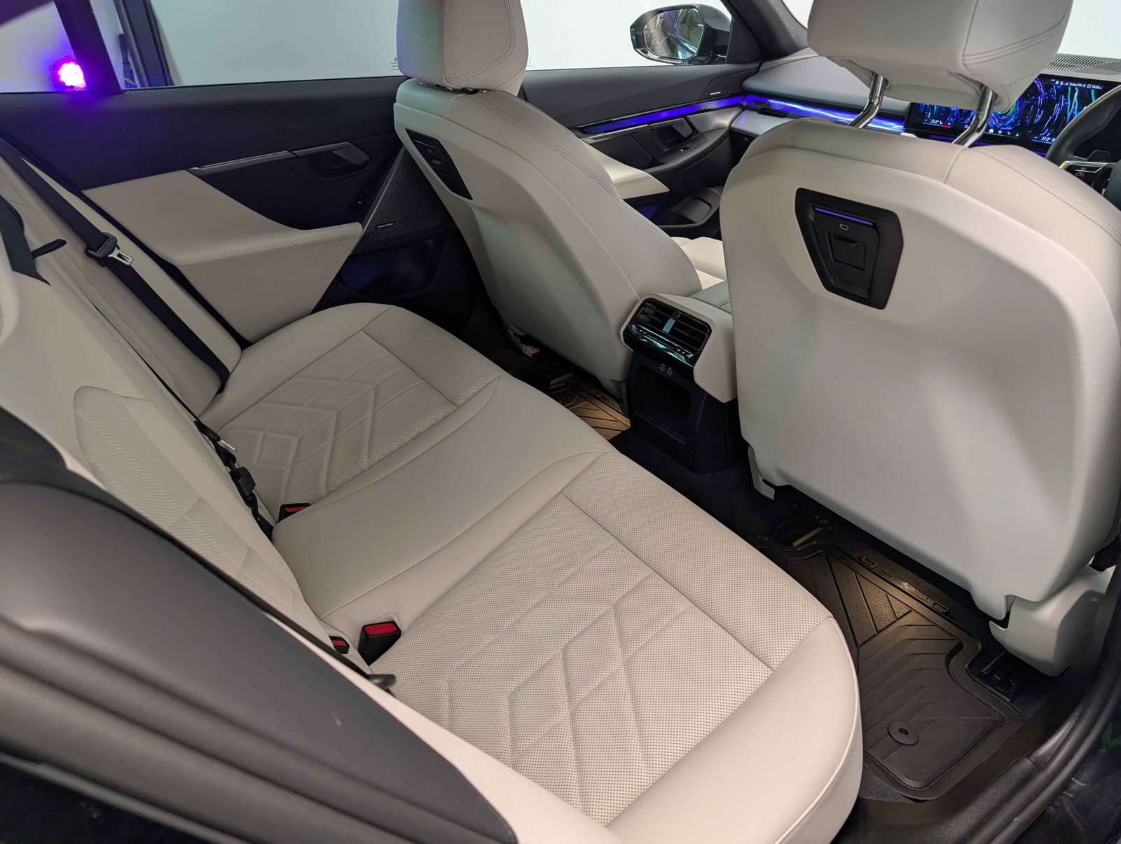 2024 BMW i5 M Sport 40 - 4